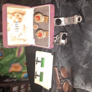AVAILABLE - Bundle of 4 Vintage cuff links and 2 tie tacs.